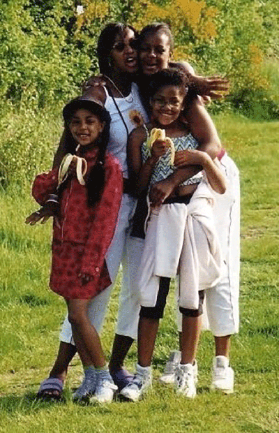 Chantelle Lindsay as a child with her mum and two sisters