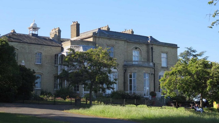 Brockwell Hall building and surrounding park