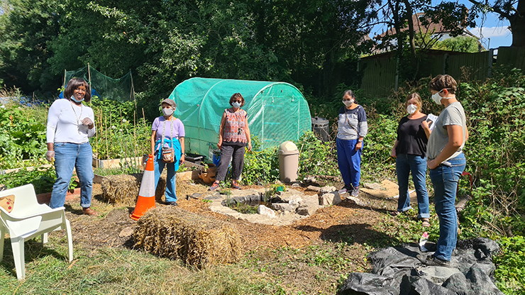 Froglife volunteers making a pond