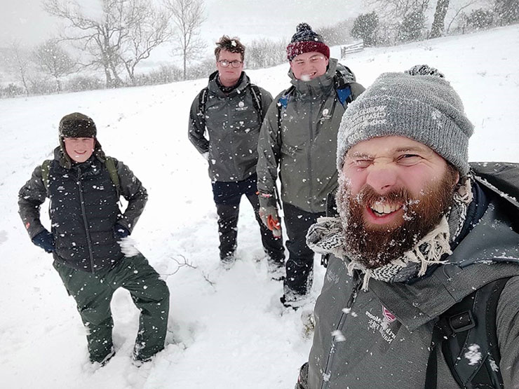 L'équipe North York Moors Trust au travail dans la neige