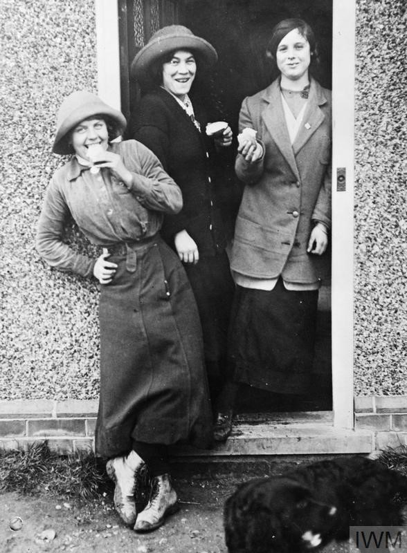 Former factory workers brought back to the land in the Radlett Experiment of the Central Committee on Women’s Employment Former factory workers brought back to the land in the Radlett Experiment of the Central Committee on Women’s Employment