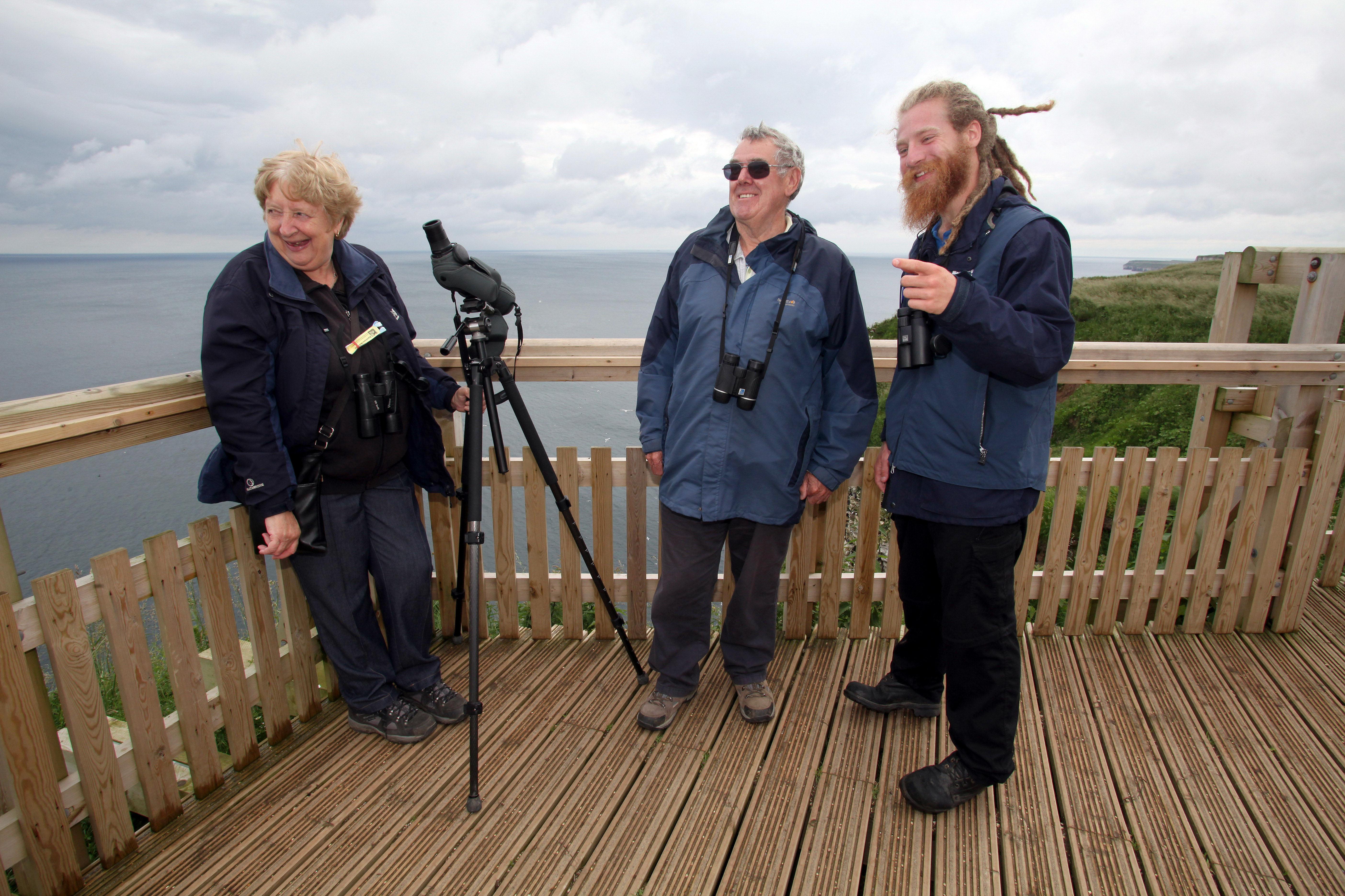 Leo meets birdwatchers at Bempton Cliffs Leo meets birdwatchers at Bempton Cliffs