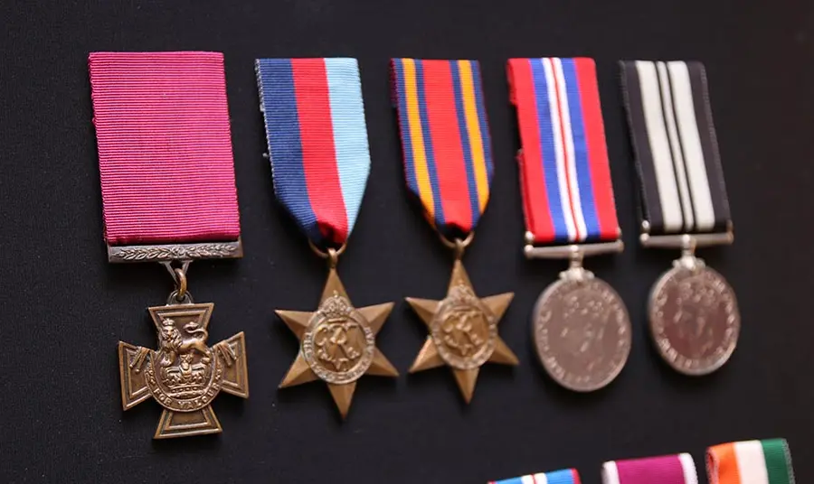 5 military medals including a Victoria Cross awarded to Rifleman Tulbahadur Pun