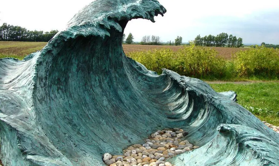 UK’s publicly-owned sculpture collection to be catalogued digitally Public artwork of a wave, Kanagawa, in West Sussex