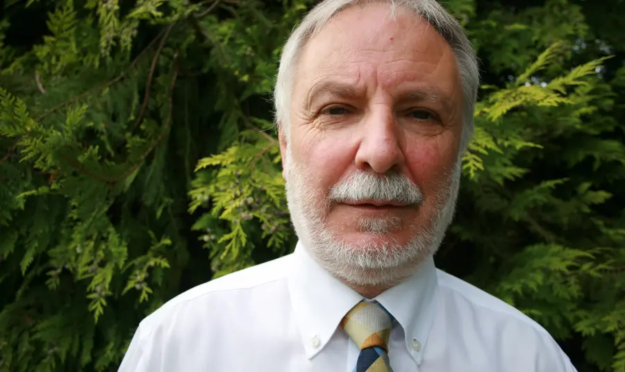 Dr Malcolm Smith Dr Malcolm Smith, Aelod Pwyllgor Cymru