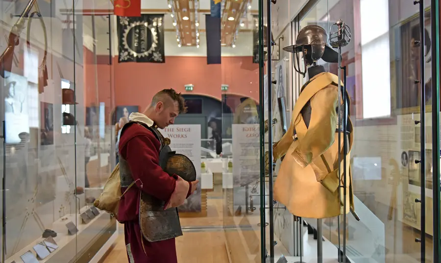 East Midlands’ Civil War heritage unlocked A re-enactor examines an exhibit at the Civil War Centre