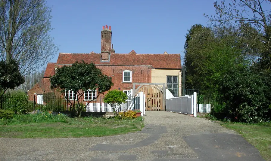 Headstone Manor from the driveway