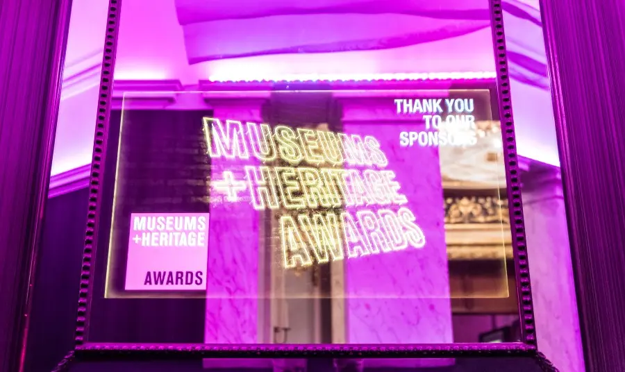 Pink awards show graphics
