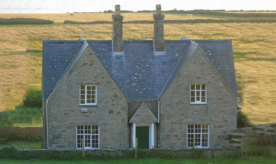 Carreg Fawr, cartref yr artist Brenda Chamberlain ar Ynys Enlli