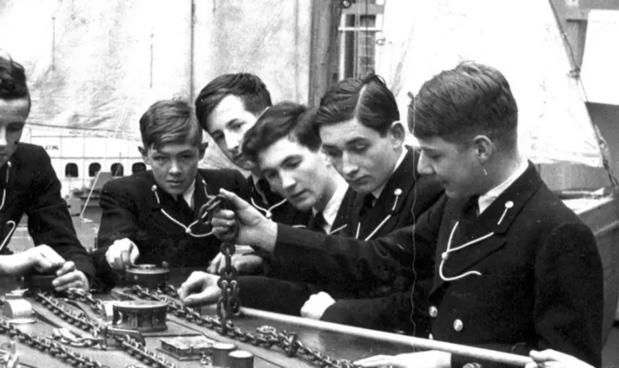 Black and white photo of sailors