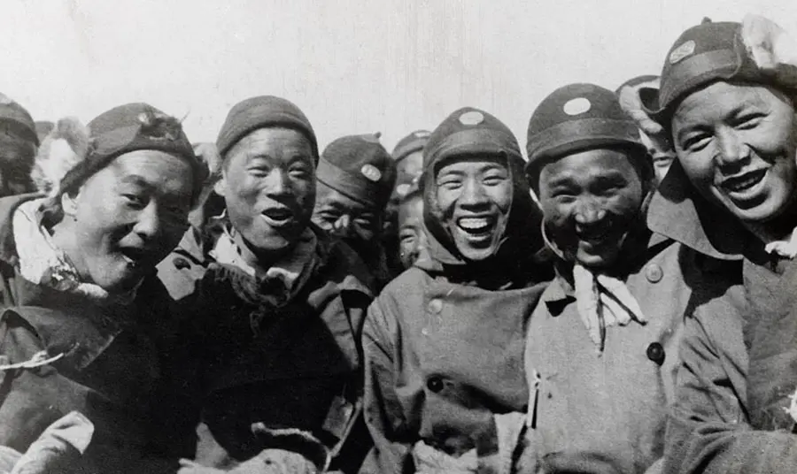 A black and white photo of chinese men who were members of the Chinese Labour Corps