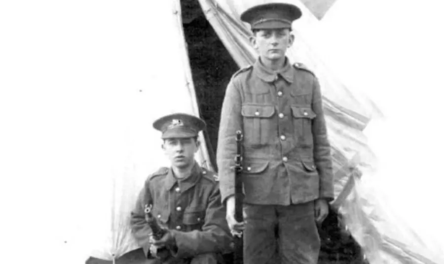 First World War soldiers in uniform