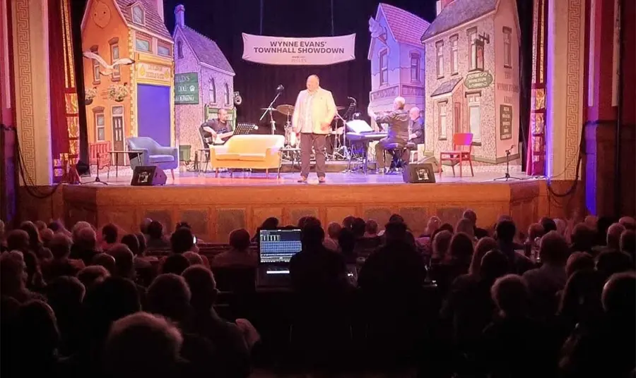 An auditorium full of people watching Wynne Evan’s Townhall Showdown