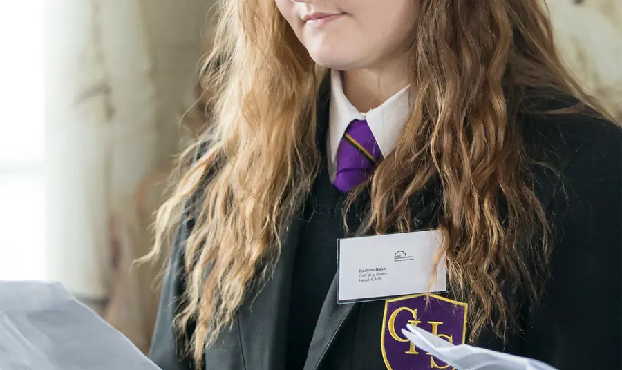 "My Dearest Mother": Golwg o’r Cymoedd am y Rhyfel Byd Cyntaf Kaylinn Nash, Ysgol Uwchradd Cwmbran yn y digwyddiad Rhyfel Byd Cyntaf yn y Senedd
