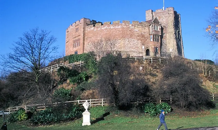 Staffordshire Hoard to go on display at Tamworth Castle Tamworth Castle, where a new permanent gallery is to form part of the Staffordshire Hoard Trail