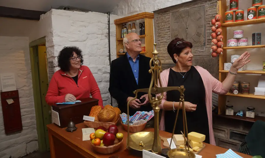 A day out with HLF Chief Executive Ros Kerslake in Pennine Lancashire HLF Chief Executive Ros Kerslake chats to volunteers at Mr Ibbit's 1917 shop in Bacup Natural History Museum