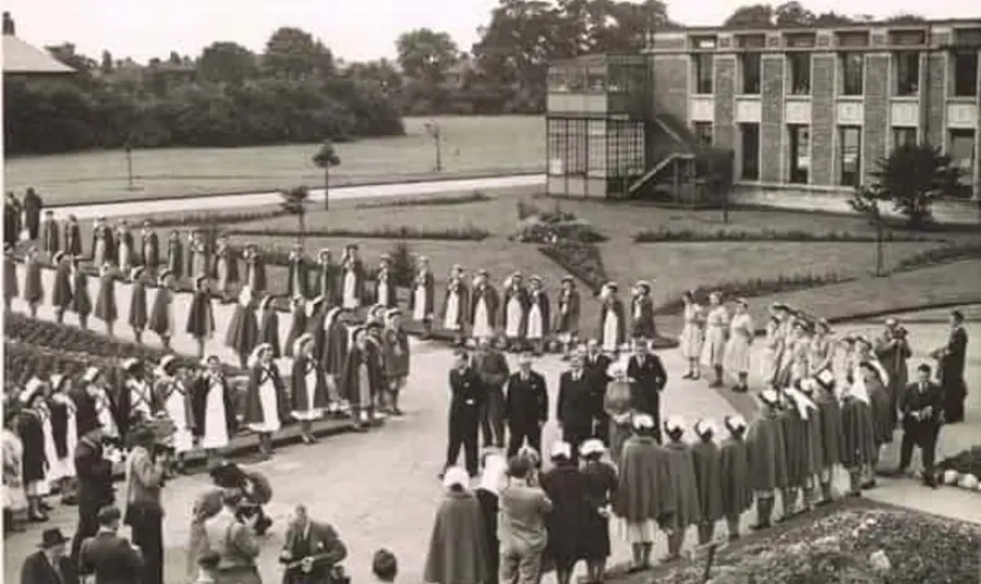 Nurses welcome Aneurin Bevan into a hospital on the first day of the NHS