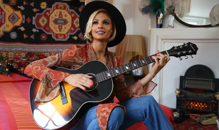 Alesha Dixon in Jimi Hendrix's flat