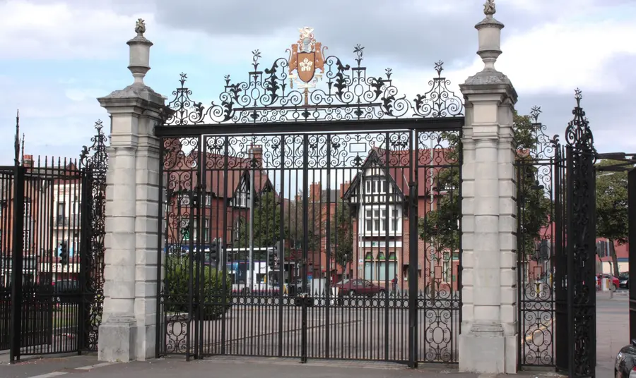 The London Road gates of Victoria Park
