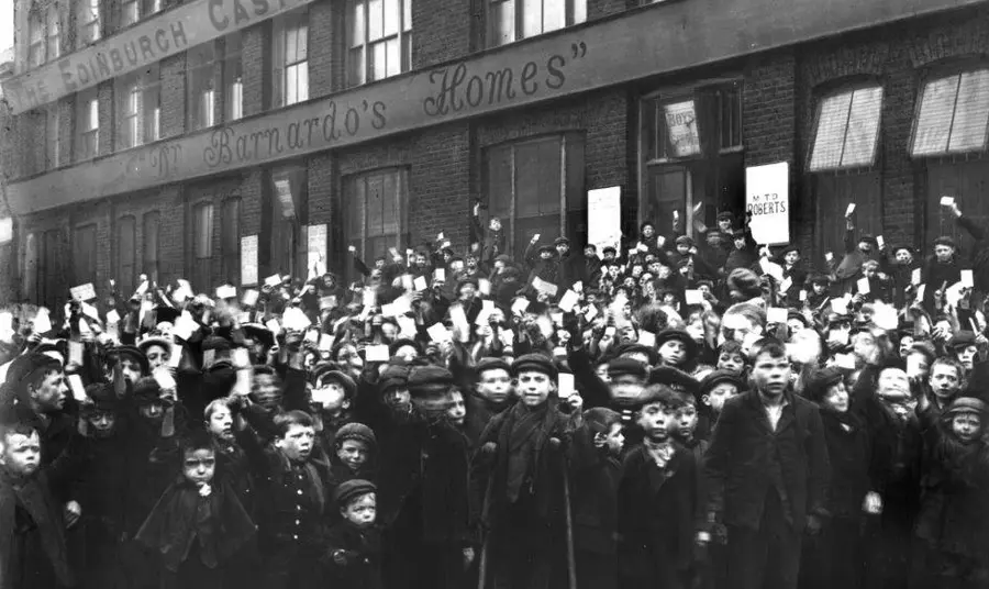Sunday School children, 1909.  The children are shown holding invitations to a Christmas treat put on by Dr Barnardo’s Homes at the nearby Edinburgh Castle Mission.  