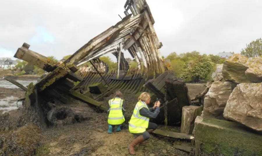 Volunteers recording Hooe Lake vessels, Plymouth