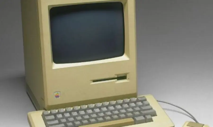 An exhibit of a Mackintosh computer