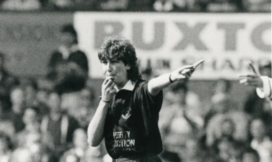 Julia Lee refereeing in 1986 
