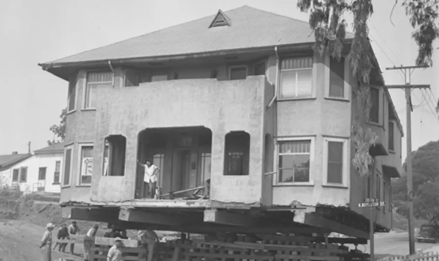 House being moved from one street to another