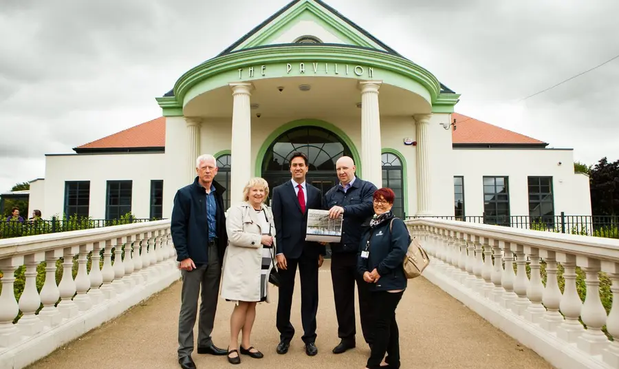 Ed Miliband with the Bentley Park and HLF teams