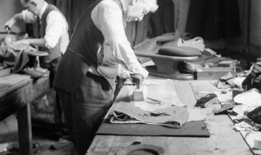 Tailored Stories: Lottery grant to uncover history of London’s iconic Savile Row A Savile Row tailor at work