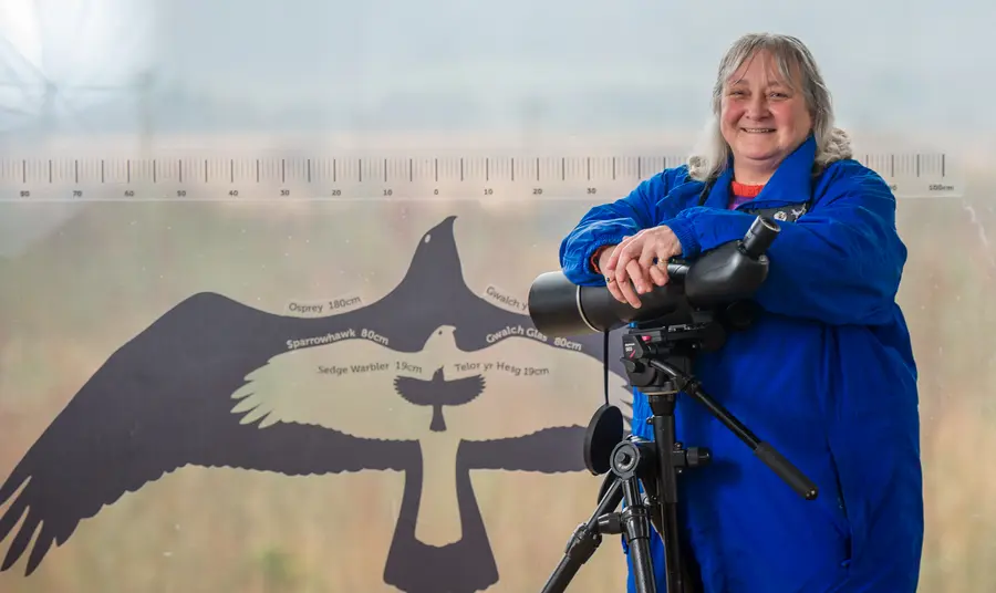Tracy Norris yng Ngwarchodfa Natur Cors Dyfi