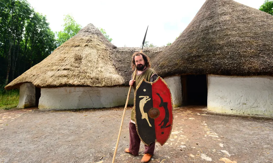 Paratoi i frwydro yn Bryn Eryr