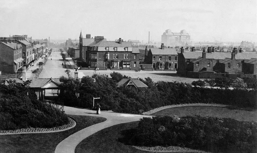 Historical photo of the mount