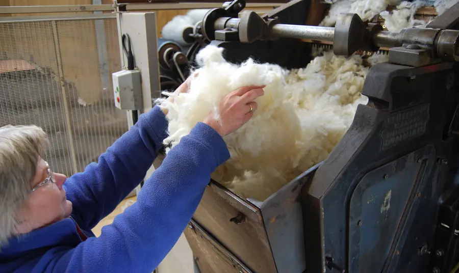 CALANAS - Transforming Textile Traditions Working at the wool mill