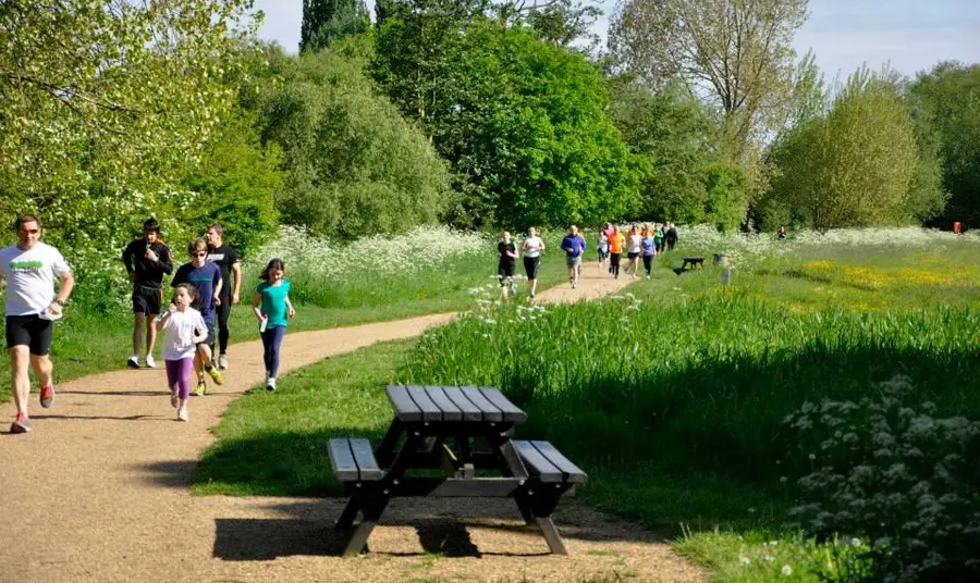 People running through Sconce and Devon Park