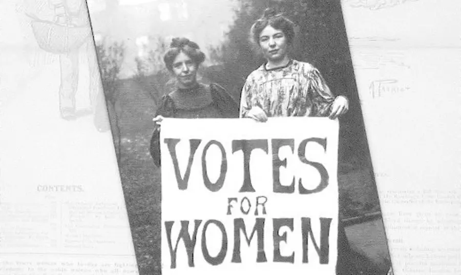 Suffragettes holding up a placard