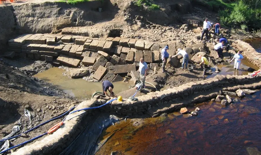 Full view of the working excavation site 