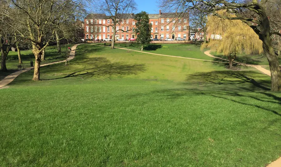 A sunny day in the historic gardens