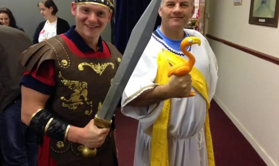 Two volunteers in Roman costume