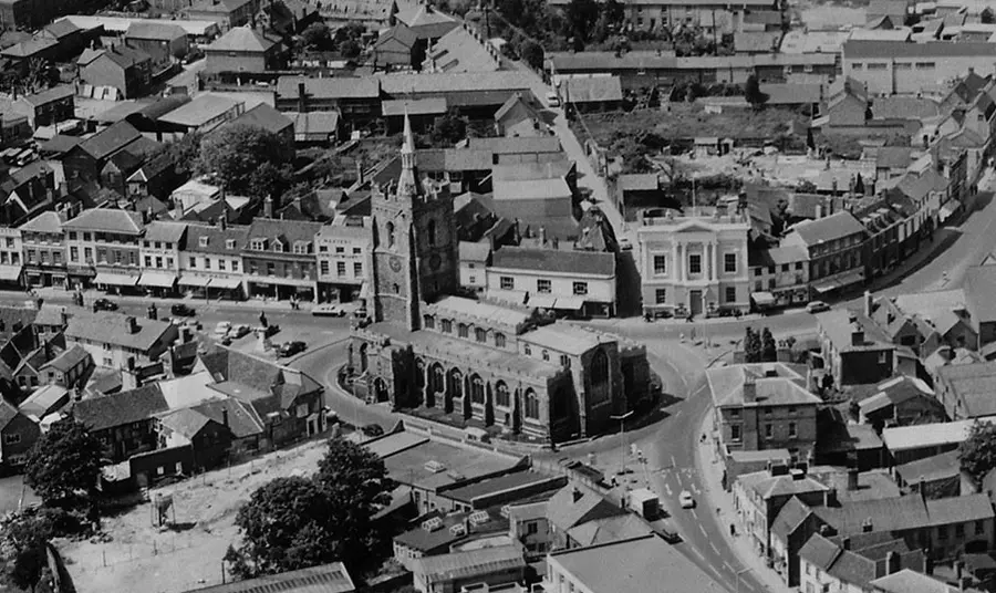 A black and white aerial photo of St Peter's church in Sudbury