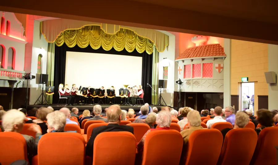 The main auditorium with the Campbeltown Brass Band entertaining the audience as the auditorium fills up 