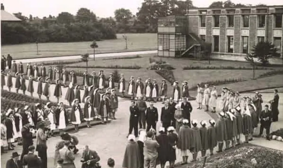 Nurses welcome Aneurin Bevan into a hospital on the first day of the NHS
