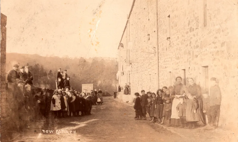 New Lanark - Double Row people c 1903