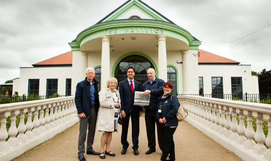 Ed Miliband with the Bentley Park and HLF teams