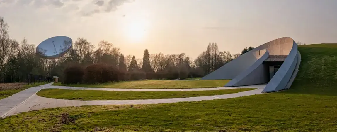 The First Light Pavilion at Jodrell Bank with the Lovell telescope in the background