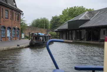 Canal boat on the cancal