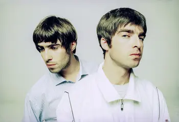 Llun o Liam a Noel Gallagher o fand roc Oasis