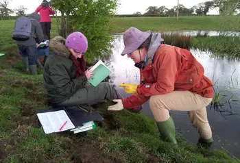 PondNet volunteers at a pond plant survey training