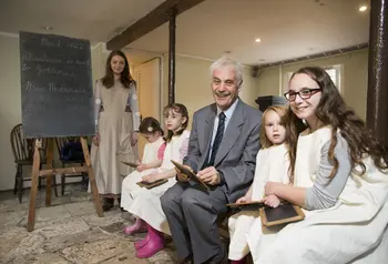 David Livingstone's Great Great Grandson Neil Wilson and school children