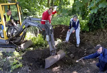 Volunteers  extending and opening the first trench (left to right) Nigel Spofforth, Richard Cawthorne, Susie Newton and Simon Tomson